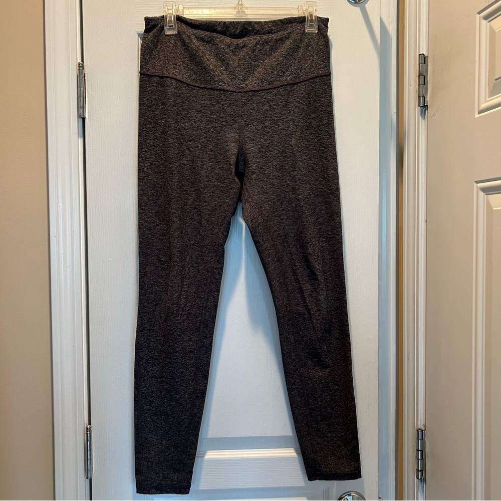Black/white Old Navy high waisted active go-dry leggings.